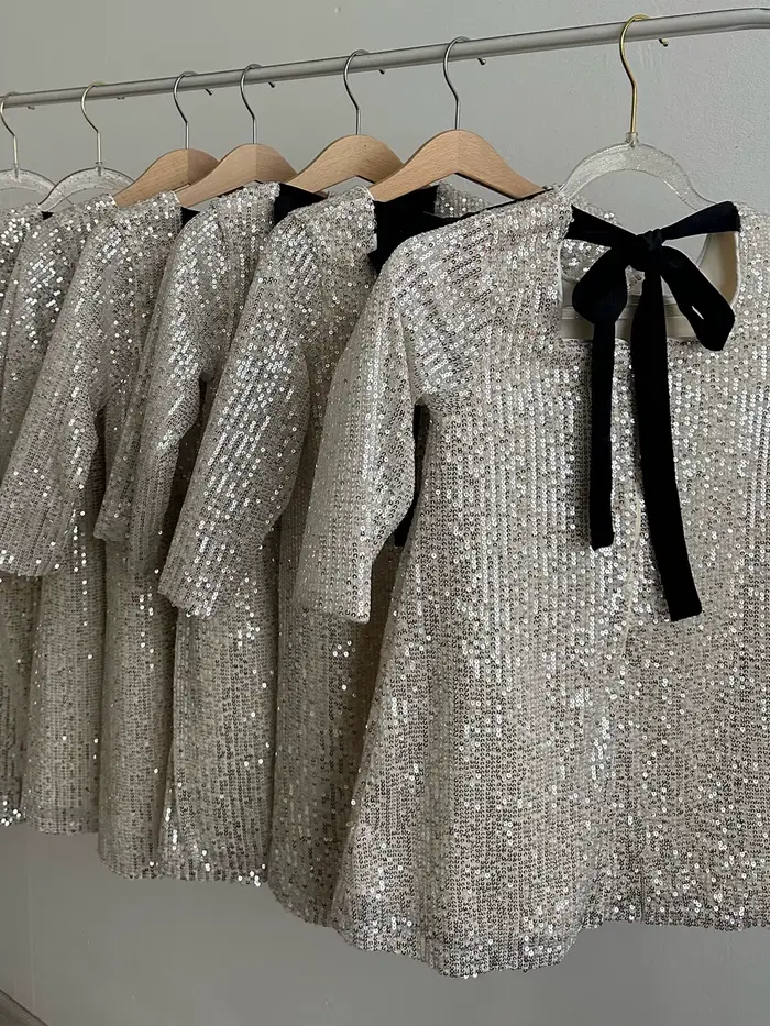 HETISO – elegantné večerné šaty s dlhými rukávmi