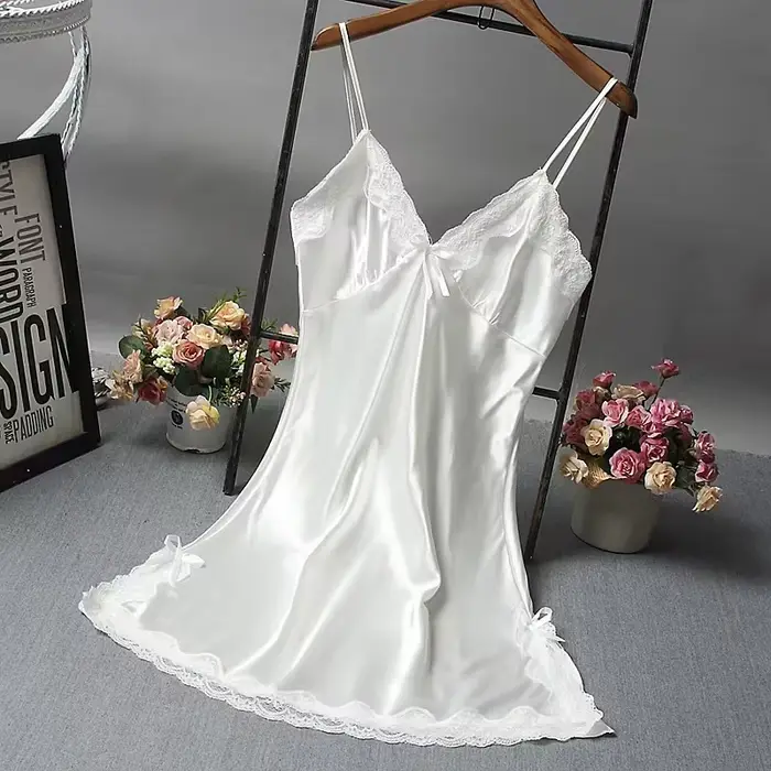Robe de nuit en satin pour femme avec dentelle, bretelles spaghetti, chemise de nuit soyeuse, élégan