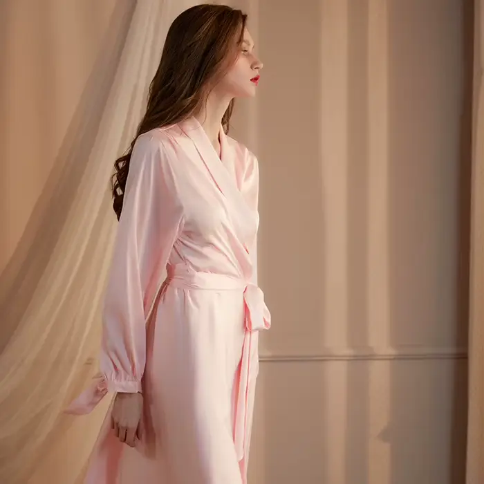 Robe kimono féminine élégante et confortable pour maison et occasions spéciales satinée polyestère