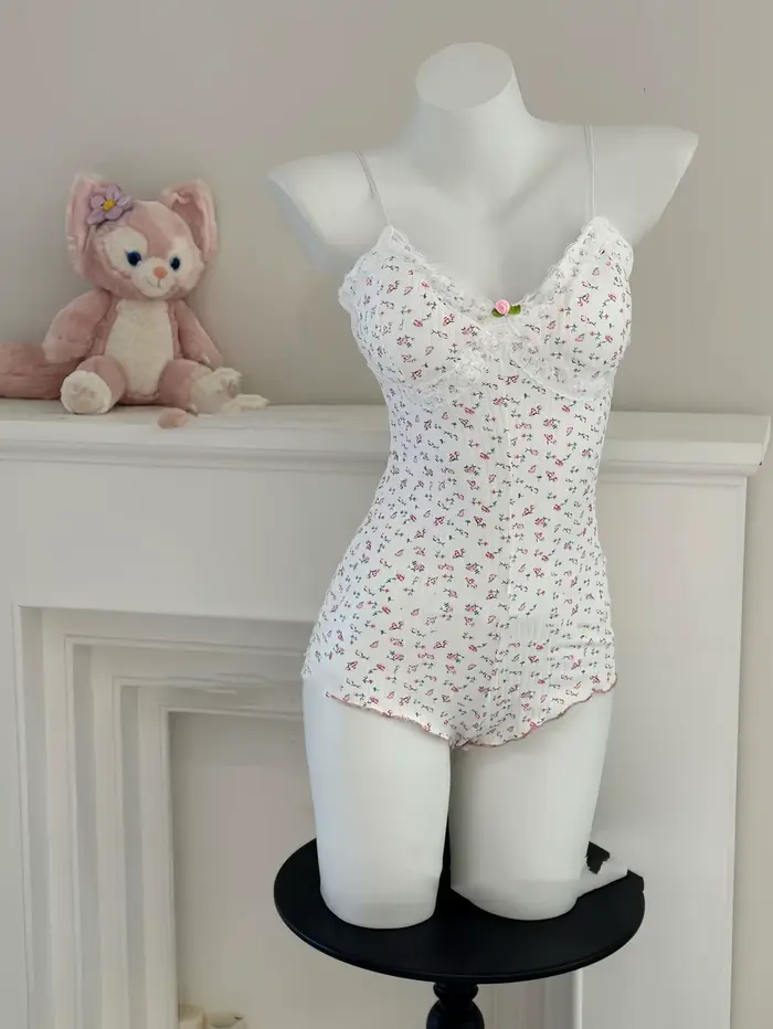 Sexi dámska kombinéza s kvetinovou potlačou