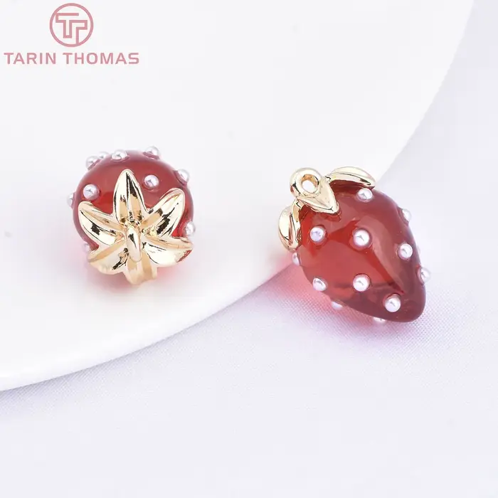(10593) 4 pendentifs creux en forme de fraise, en laiton couleur or 18 carats, ornés de perles, de h