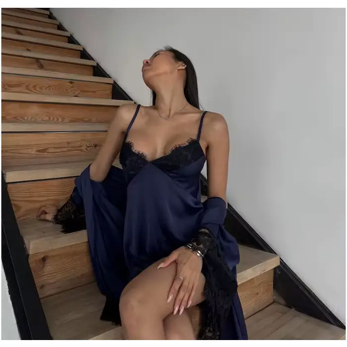 Elegantný tmavomodrý nočný set s županom pre ženy