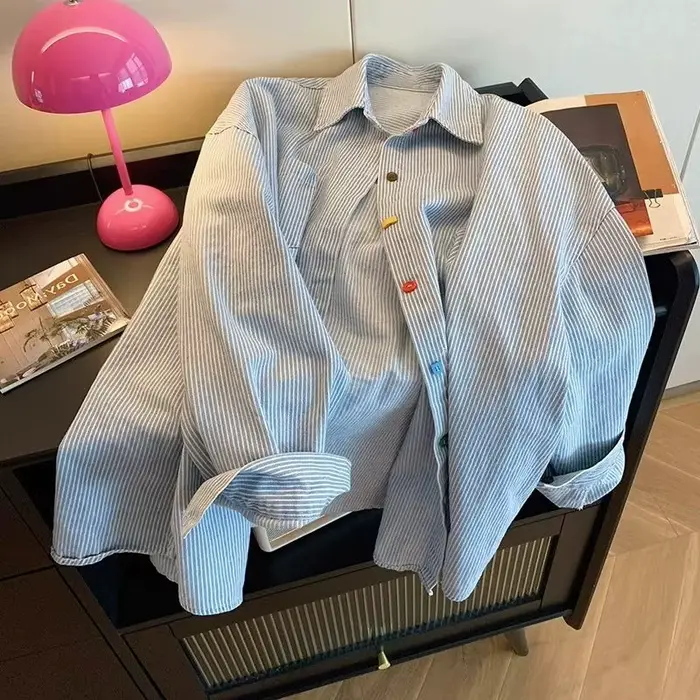 Vintage džínsová pásikavá oversized košeľa Belles blúzky pre ženy v akcii