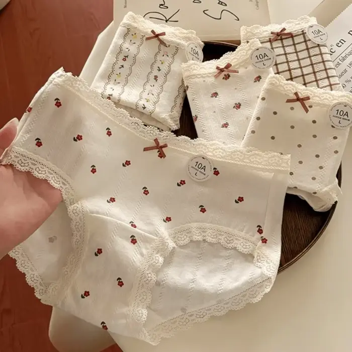 Culottes en Polyester Florales Dentelées Taille Basse pour Femme Occasions Spéciales Lingerie Chic Finesse Douceur ```