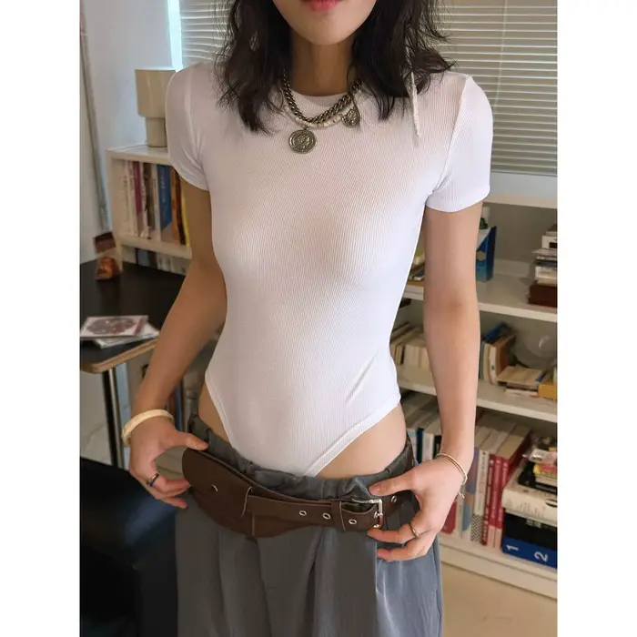 HanOrange 2026 Printemps/Été T-shirt Body Femme Tendance à Fente Haute et Taille Cintrée Manches Cou