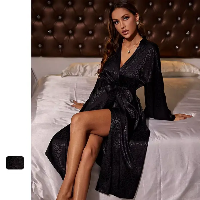 Hodvábna a polyesterová nočná košeľa pre ženy, elegantná a pohodlná, ideálna na spánok a špeciálne príležitosti