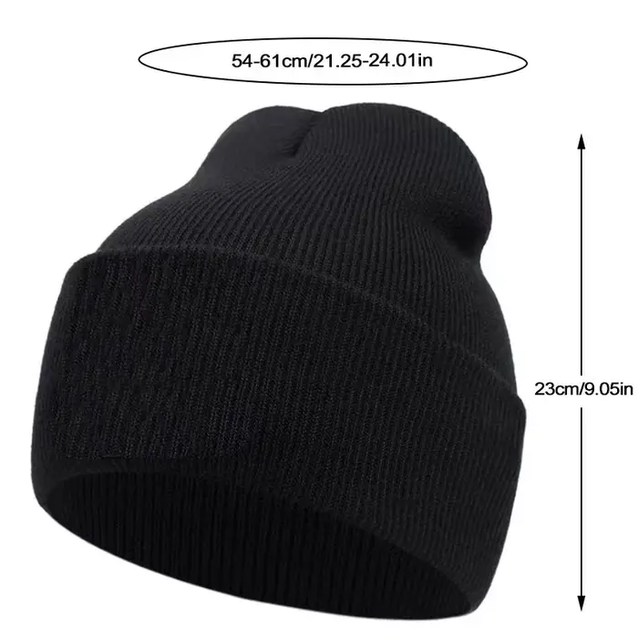 Pletená čiapka s vyšívaným nahnevaným výrazom