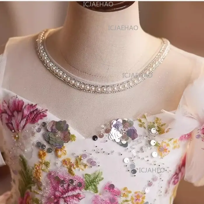 Robe de cérémonie blanche à fleurs pour filles, idéale pour les spectacles de piano, les anniversair