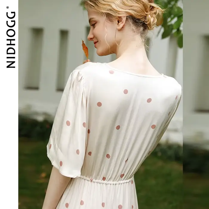 Chemise de nuit en satin viscosé pour femmes, col en V, courte manche, élégante et confortable pour les nuits d'été et d'automne