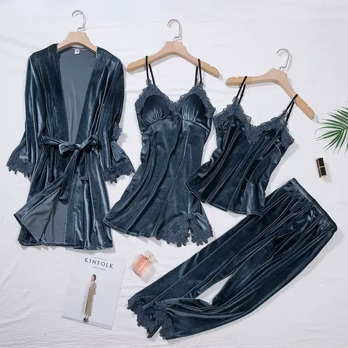Dámske luxusné polyesterové pyžamo s V-neck pre chladné noci a špeciálne príležitosti