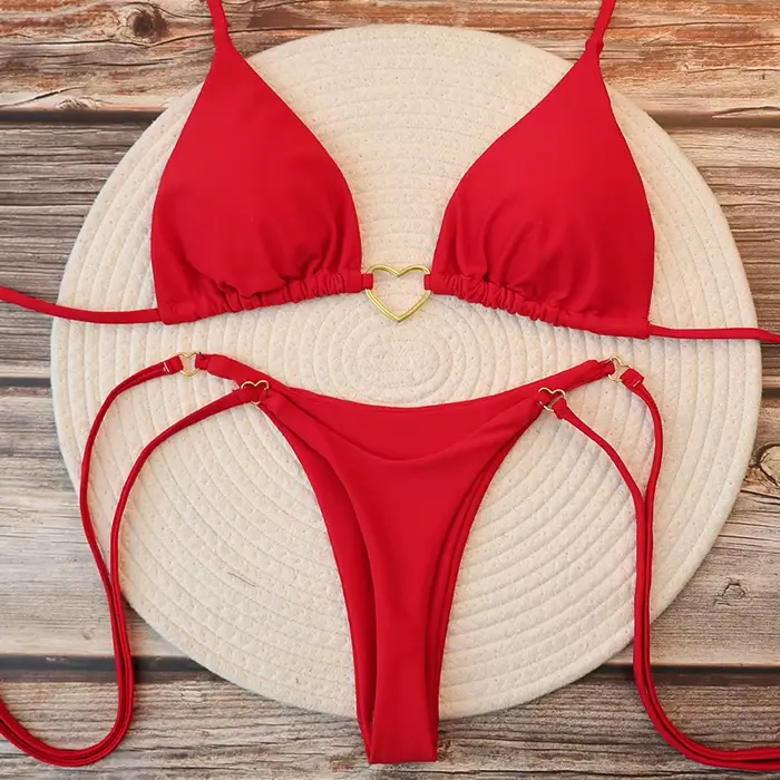 Dámsky sexy brazílsky bikini set s trojuholníkovým topom a tangami
