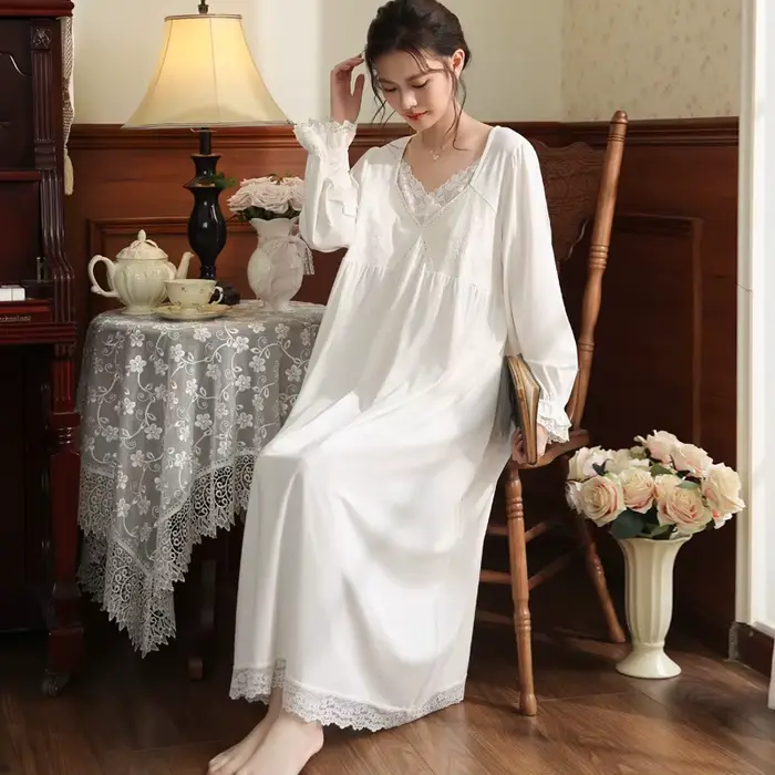 Vintage štíhla bavlnená nočná košeľa s výstrihom a čipkou pre ženy, štýlové a pohodlné pre jesenné noci a chvíle relaxácie