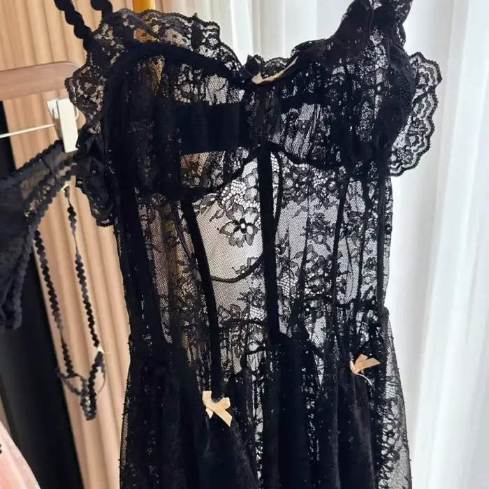 Robe de nuit féminine sexy en polyester et élasthanne fine avec broderie pour hiver occasions spéciales détente et romantisme