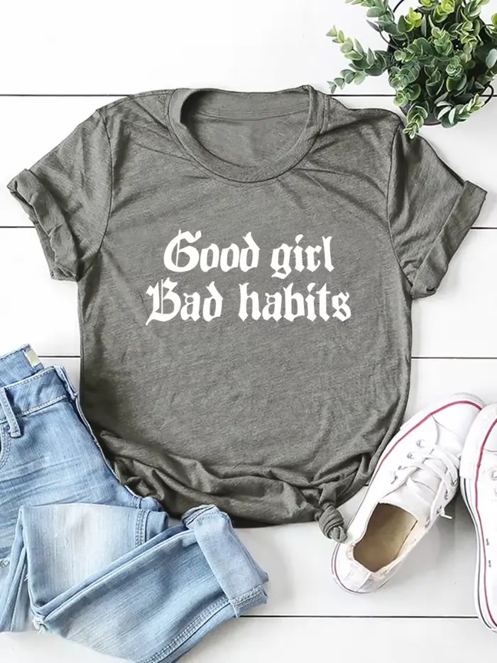 Ležérne polyesterové tričko so sloganom "Good Girl Bad Habits" pre ženy Junior Špeciálne príležitosti