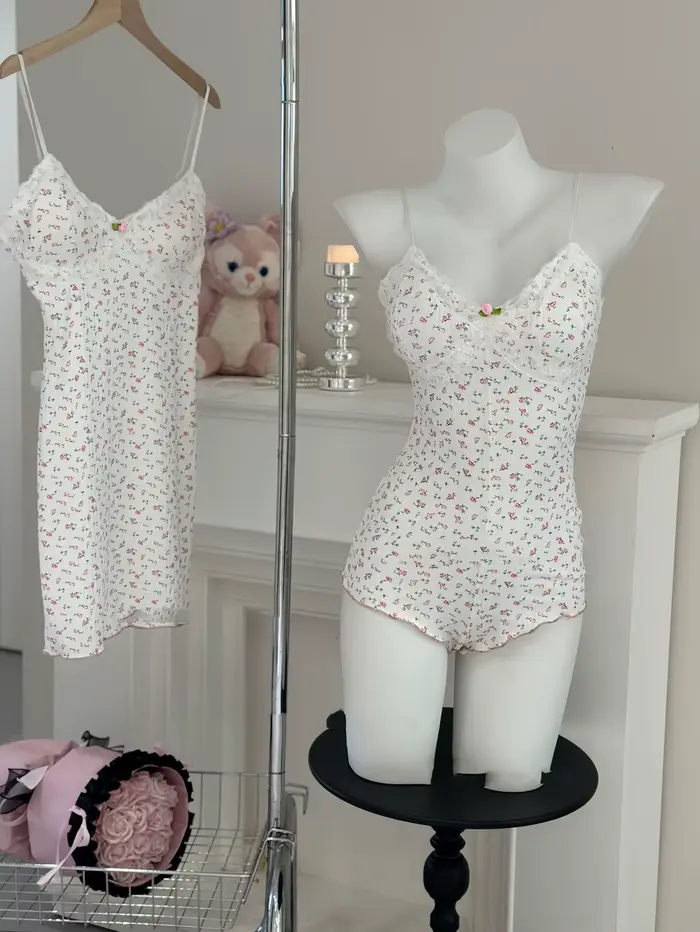 Sexi dámska kombinéza s kvetinovou potlačou
