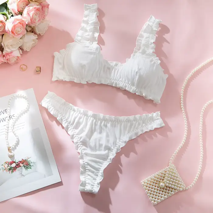 Sexy ženská intímna sada s pletenými volánikmi z polyesteru a elastanu pre dokonalé nosenie a bezkonkurenčné pohodlie pre špeciálne alebo každodenné príležitosti