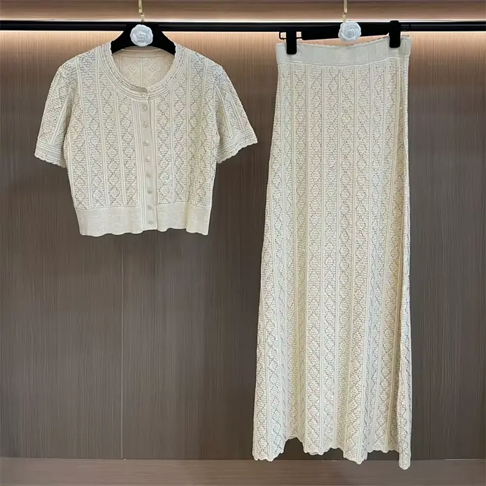 Nouvel ensemble d'été pour femme : cardigan en maille rayé à col rond et manches courtes scintillant