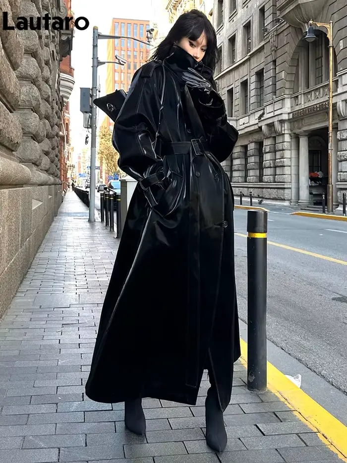 Lautaro jarenná a jesenná extra dlhá nadrozmerná cool reflexná lesklá čierna lakovaná koža Trench kabát pre ženy