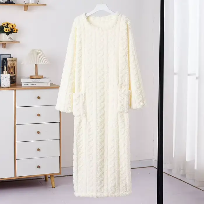 Dámske Coral Fleece Jacquard nočná košeľa, teplé a voľné domáce oblečenie, Fleece a hrubé lemované, stredne dlhé pyžamo vo flaneli