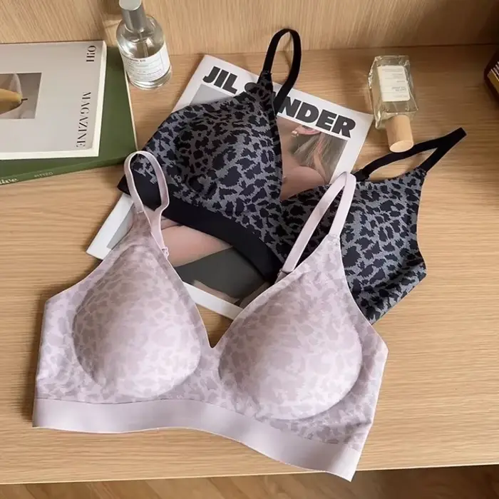 Bezšvová leopardia podprsenka s push-up efektom