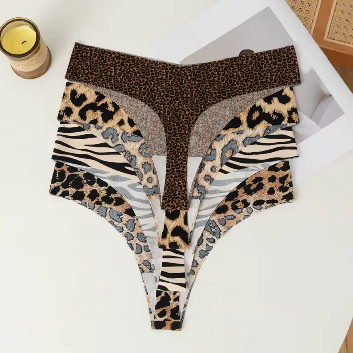 Tanga z polyesteru a elastanu s leopardím vzorom pre ženy, nízky pás, neviditeľný a pohodlný pre mladé ženy