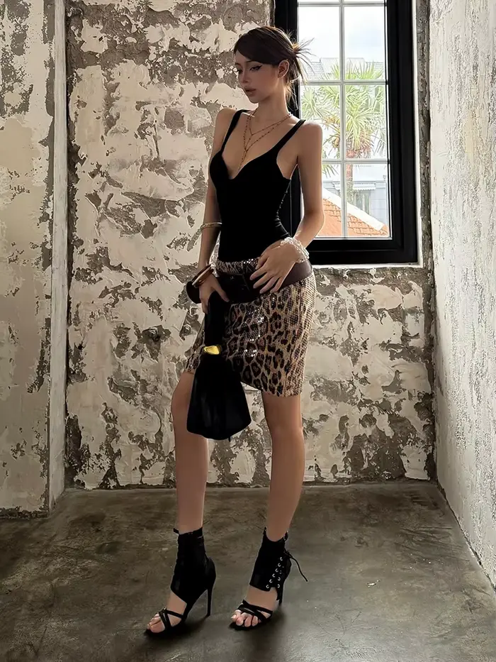 Nibber Neck Nízke Body Ženy Bez Rukávov Skinny Letné Módne Jednoduché Klasické Polnočné Hottie Street Clubwear Topy